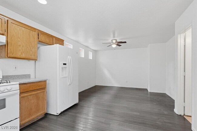 Building Photo - 5225 Paradise Valley Ave