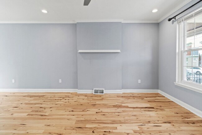 Building Photo - 3 bed 3bath