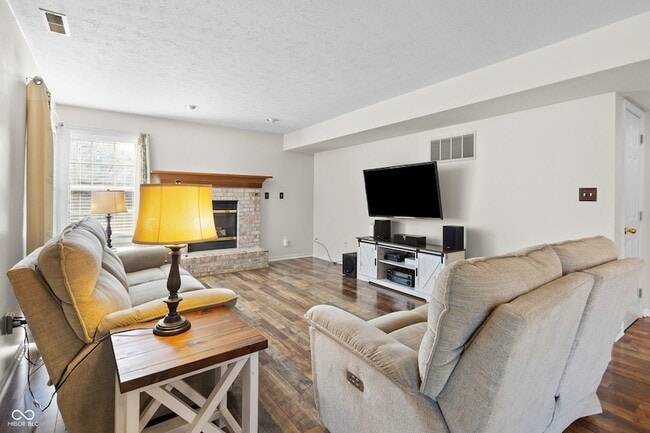 Building Photo - 7913 Meadow Bend Ln