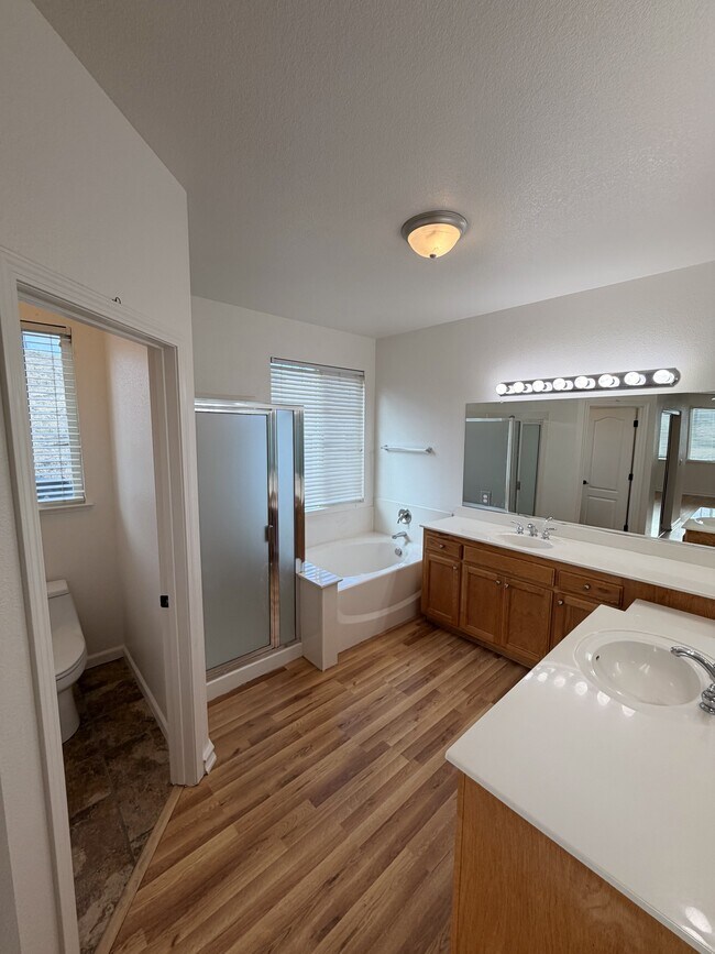 Building Photo - 1305 Brooktrail Dr