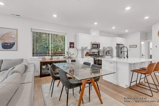 Building Photo - 14134 SW 165th Ave