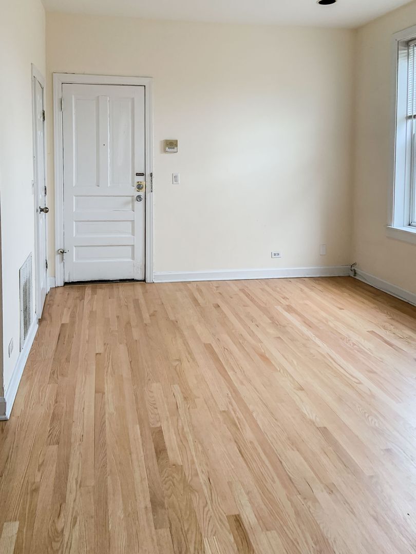 Building Photo - 2318 N Southport Ave