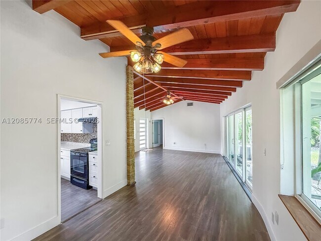 Building Photo - 3128 Coconut Grove Dr