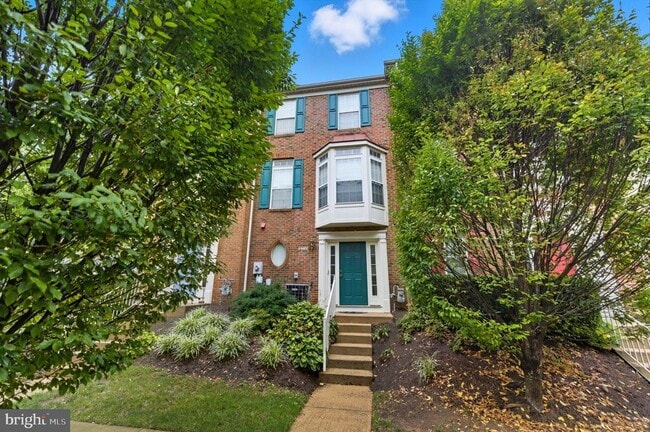 Building Photo - 2714 Manhattan Pl