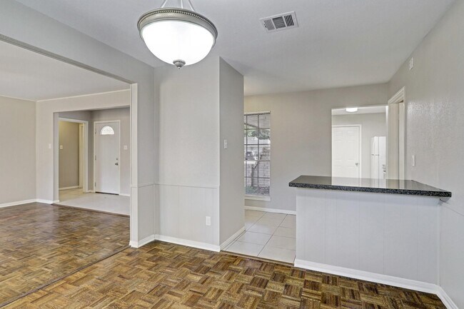 Building Photo - 2403 Tinechester Dr