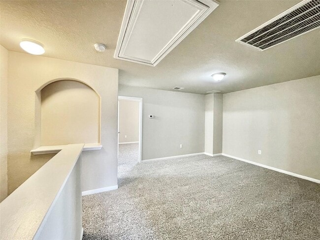 Building Photo - 415 Crater Lake Dr