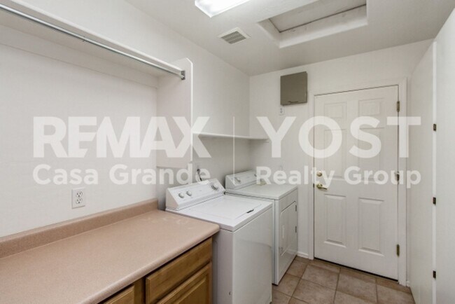 Building Photo - Greenbelt-Backed Home with Bright, Spacious Interiors!