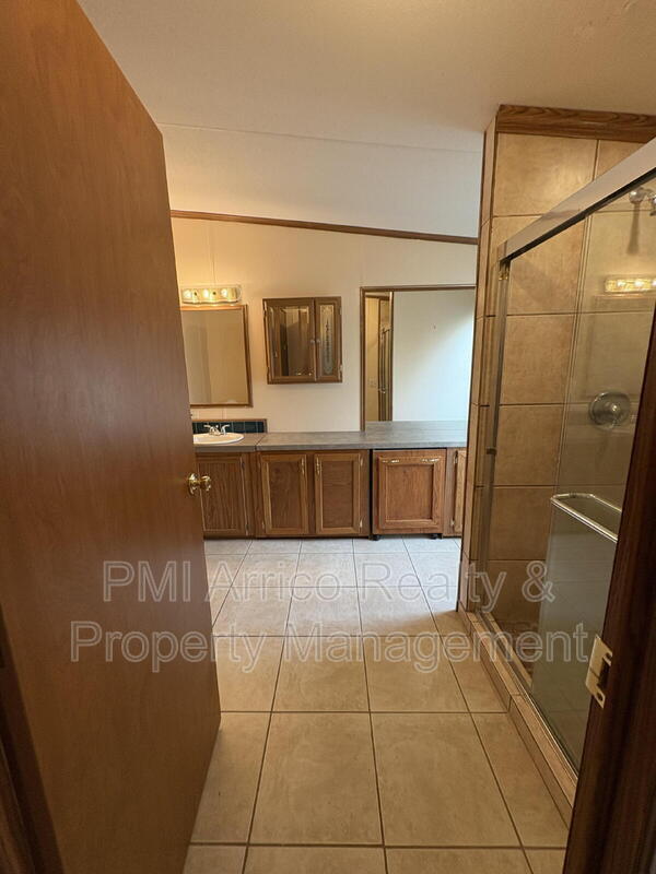 Building Photo - 616 Klickety Klak Ln