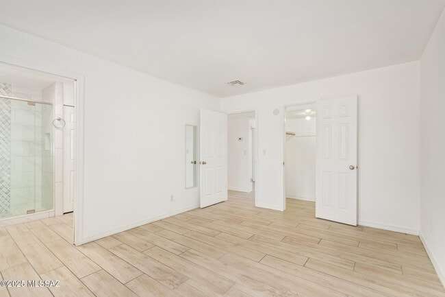 Building Photo - 434 S Vista Del Rio