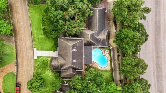 Building Photo - 15726 Walkwood Dr