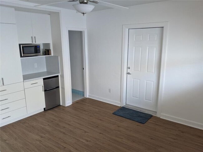 Building Photo - 6991 Coolidge St