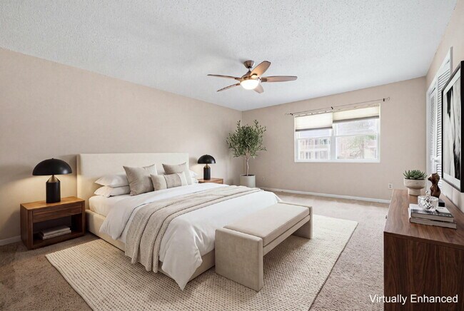 Building Photo - GREAT LOCATION 2BED 2BATH! FENCED IN YARD!