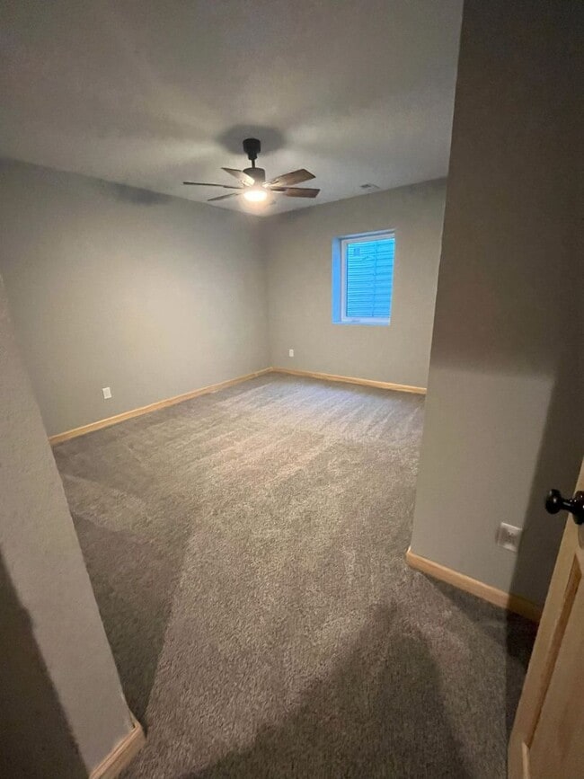 Building Photo - 4 bedroom 3 bath Twinhome for Rent!!! NO A...