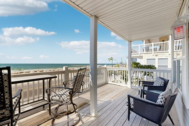 Building Photo - 1107 Gulf Dr S