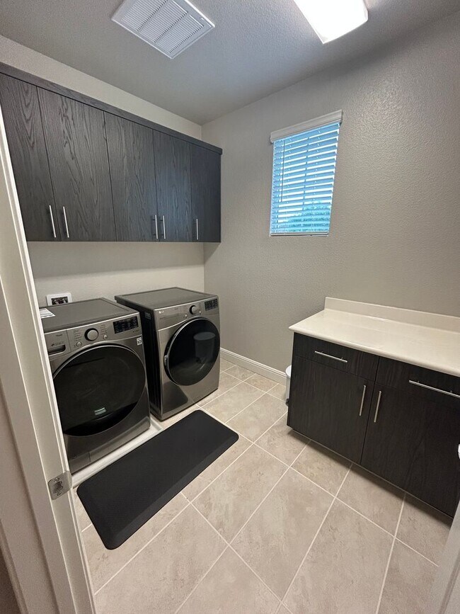 Building Photo - REDUCED!!!