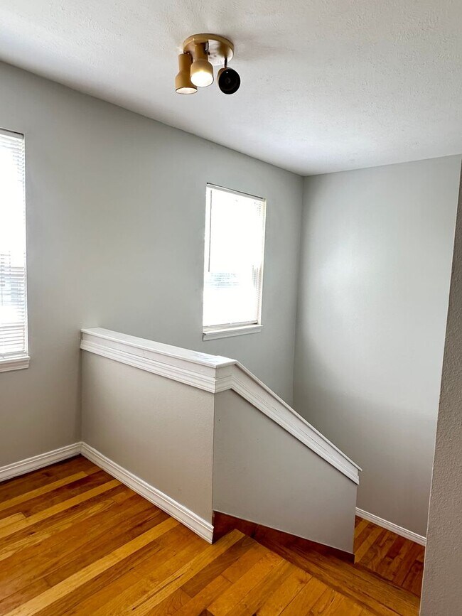 Building Photo - This 3 Bedroom Basement Duplex in Ozark is...