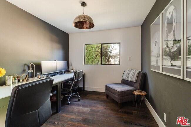 Building Photo - 15490 Milldale Dr