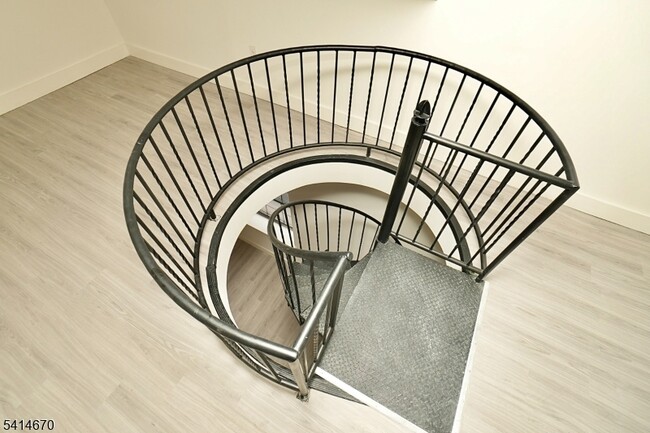 Building Photo - 536 Central Ave