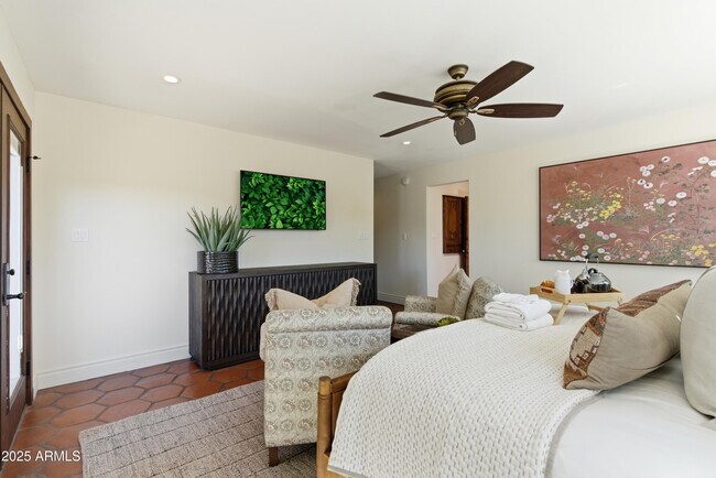 Building Photo - 5828 E Cactus Wren Rd