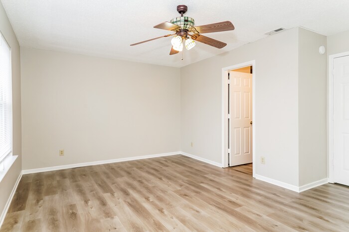 Building Photo - 13193 N Brick Chapel Dr