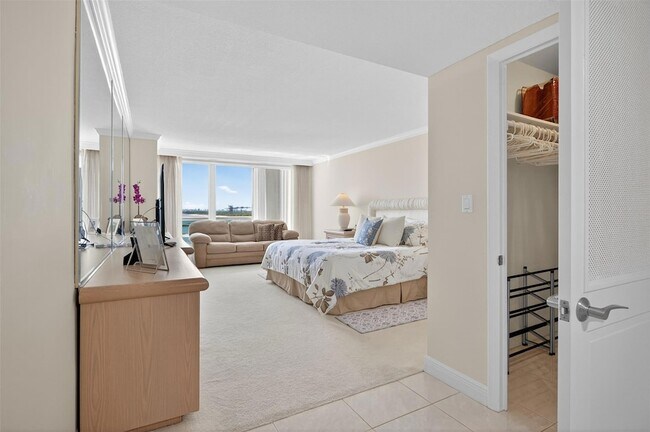 Building Photo - 2100 S Ocean Ln
