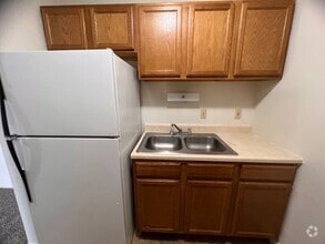 Building Photo - 2 Bedroom 1 Bath Balcony Apartment Available