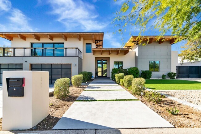 Building Photo - Stunning 4BR House in Phoenix