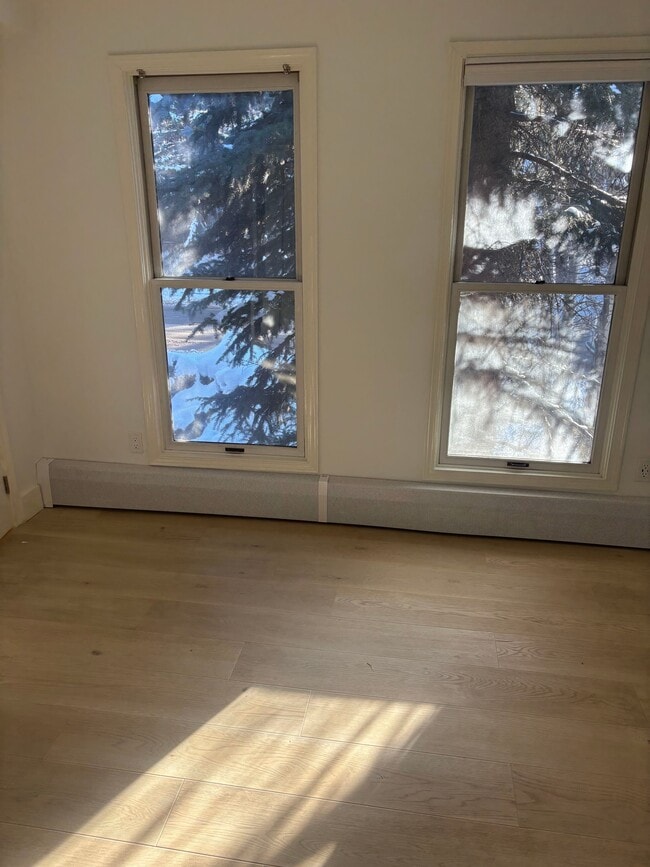 Building Photo - 910 W Hallam St