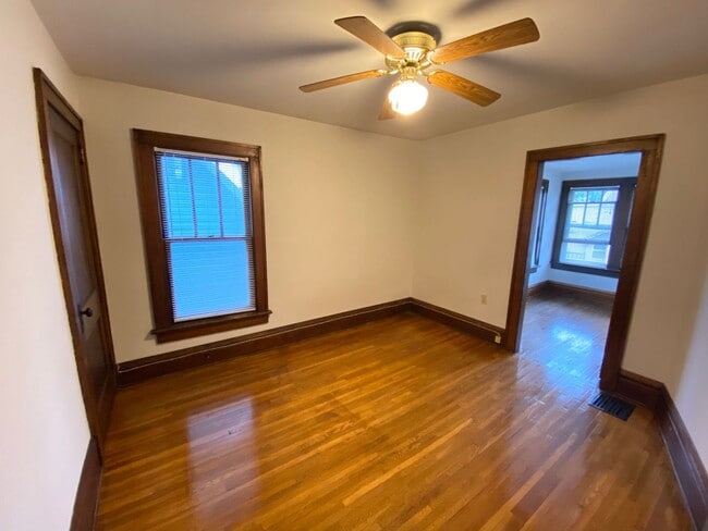 Building Photo - Indianola Ave 2777-2779 LAMT