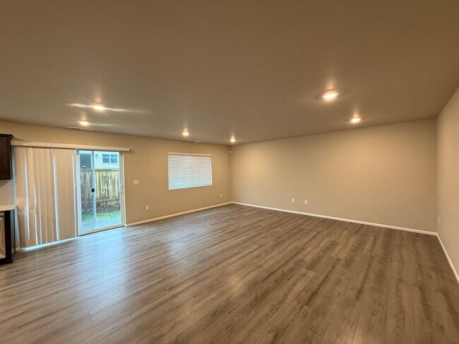 Building Photo - Spacious, modern 5-bed, 2.75-bath in sought-after Daisy Crossing Community in Sultan