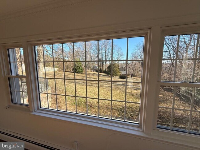 Building Photo - 9616 Burke View Ave