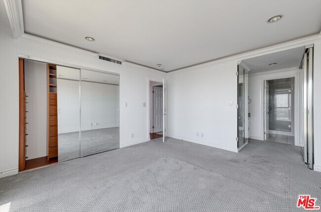 Building Photo - 2170 W Century Dr