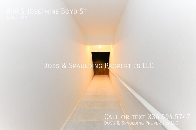 Building Photo - 909 S Josephine Boyd St