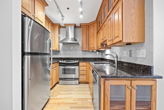 Building Photo - 416 Marlborough St