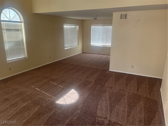 Building Photo - 19 Fantasia Ln