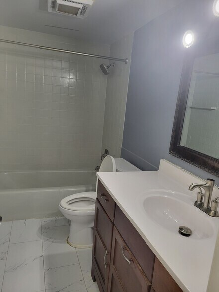 Building Photo - 258 E Bailey Rd