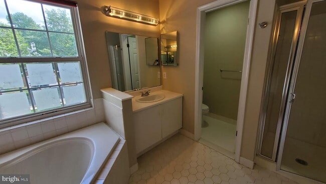 Building Photo - 101 Treymore Ct