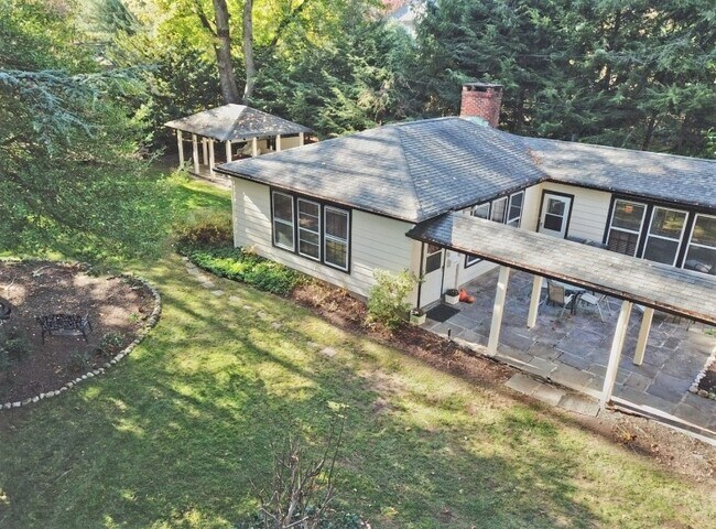 Building Photo - 82 Winsor Pl