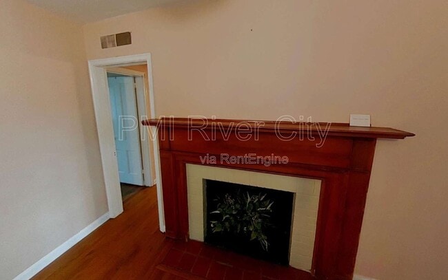 Building Photo - 1543 Peachtree Cir N