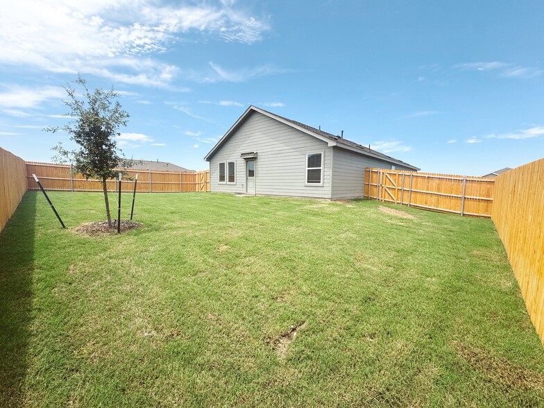 Building Photo - 3612 Chambray Dr