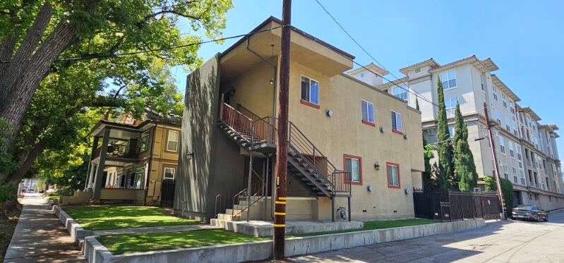 Building Photo - 161 Chestnut St