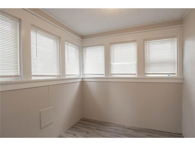 Building Photo - 1333 E Pacific St