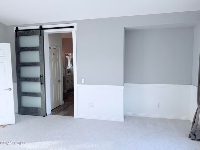 Building Photo - 525 Shadow Ln