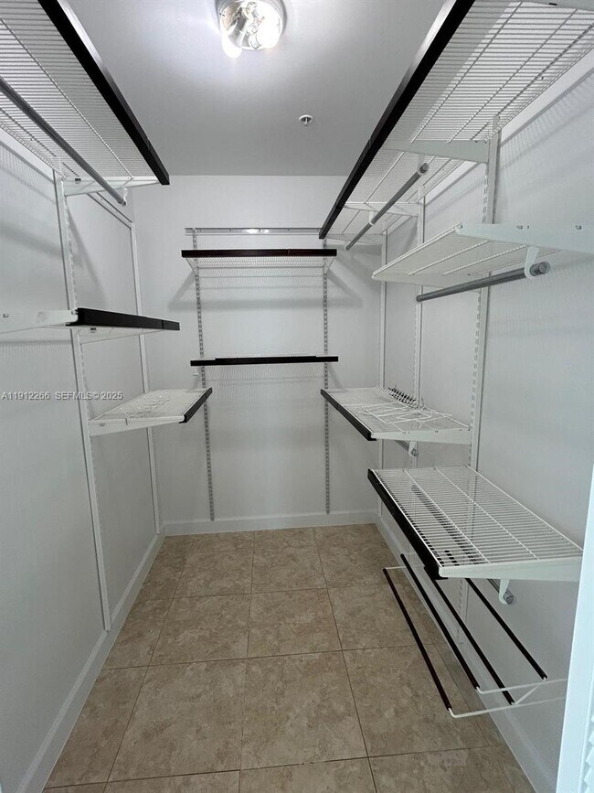 Building Photo - 2525 SW 3rd Ave