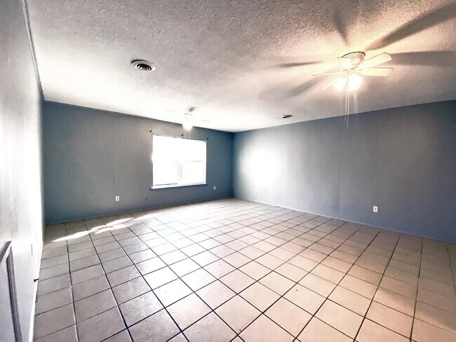 Building Photo - 739 S Germantown Cir