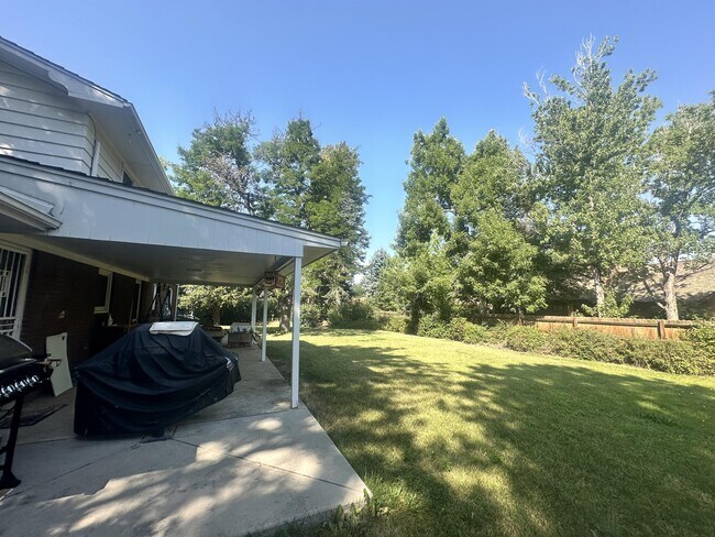 Building Photo - 5621 W Lakeridge Rd