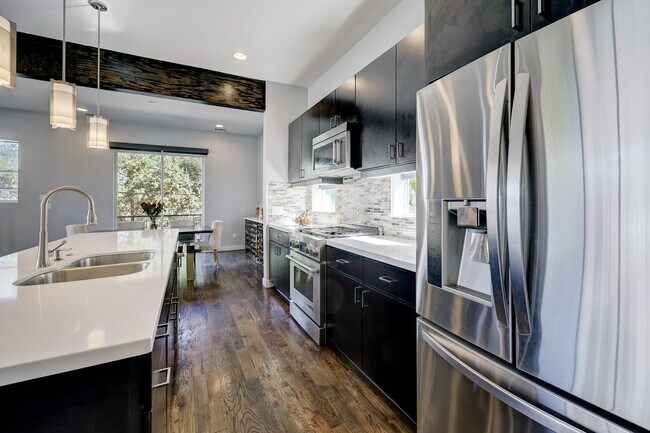 Building Photo - 1401 Fairview St