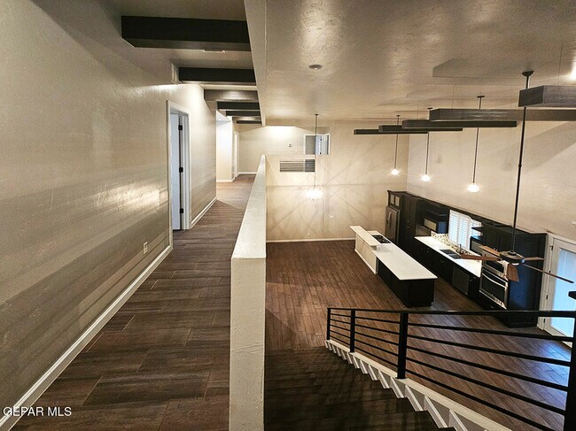 Building Photo - 13185 Tiverton Rd