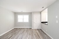 Building Photo - Move-in Ready, Renovated Duplex Just Off Rio Rd & Near Pen Park