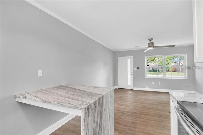 Building Photo - 1610 Tulane St